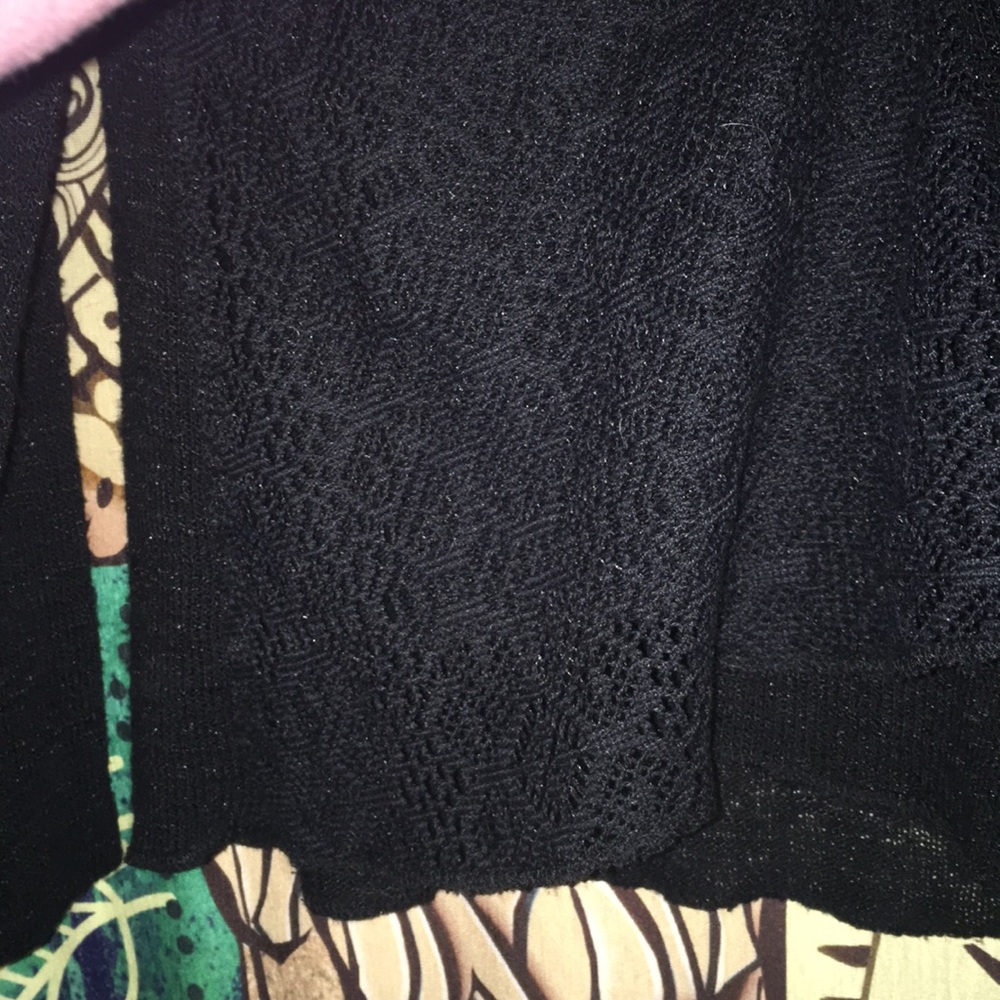 Lacy Super cute lightweight Black sweater - Picture 2 of 3